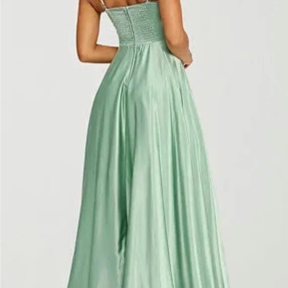 Elegant Mint Green Evening Gown - Picture 2 of 2